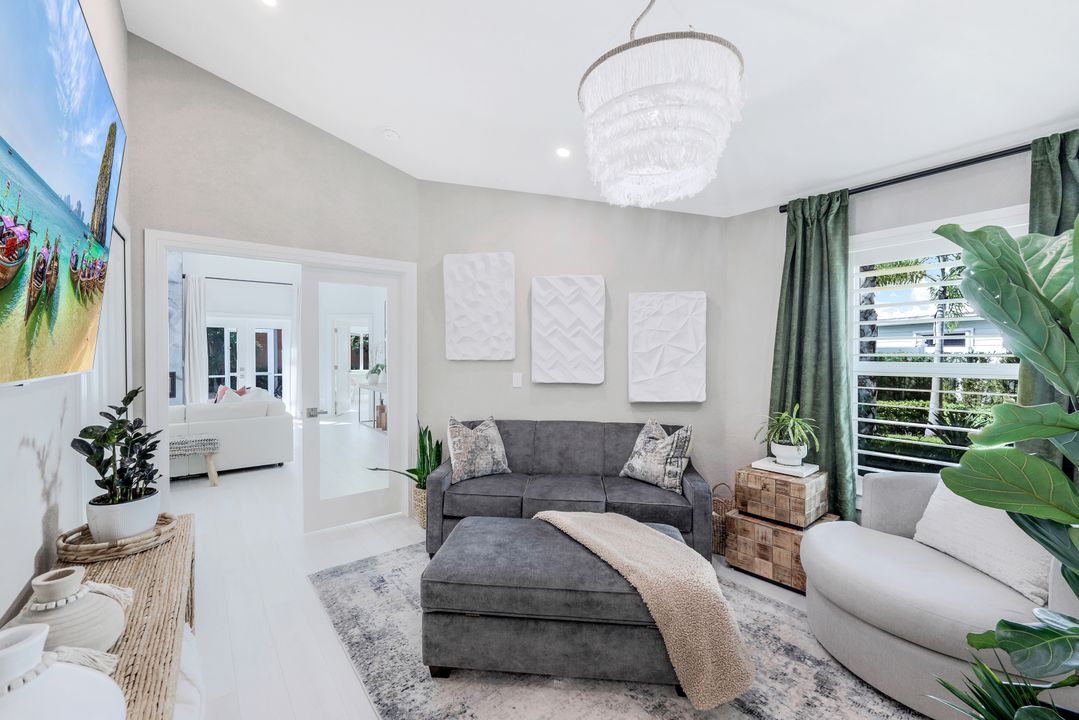 1262 Silverstrand Dr, Naples, FL 34110