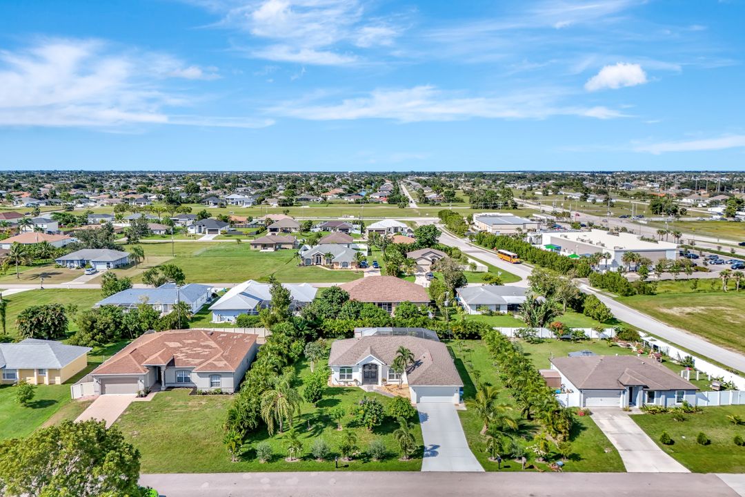 831 SW 17th Terrace, Cape Coral, FL 33991