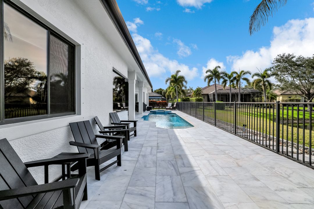 9809 Rocky Bank Dr, Naples, FL 34109