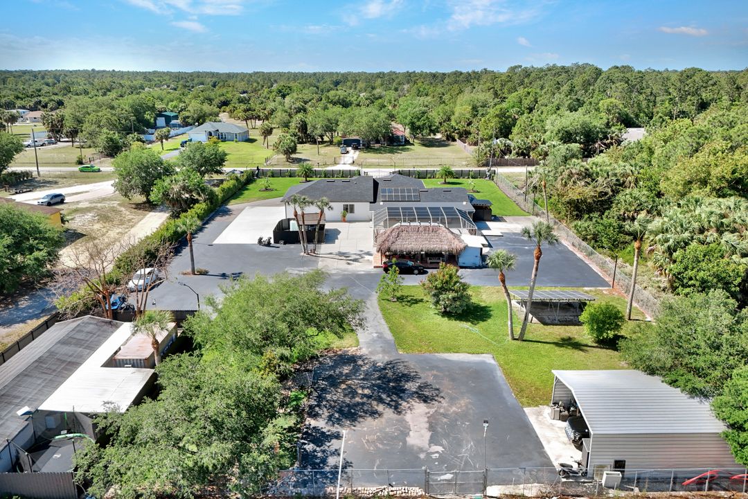 121 20th Ave NE, Naples, FL 34120