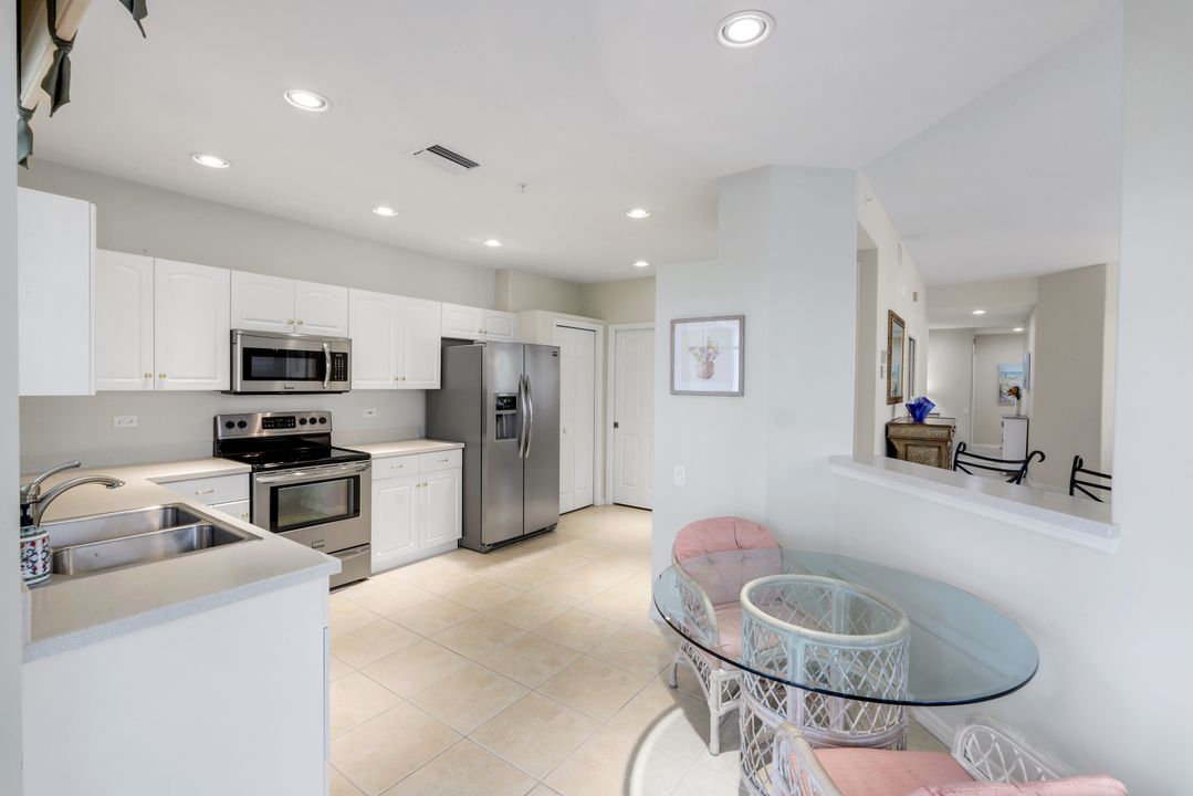 8231 Parkstone Pl #301, Naples, FL 34120