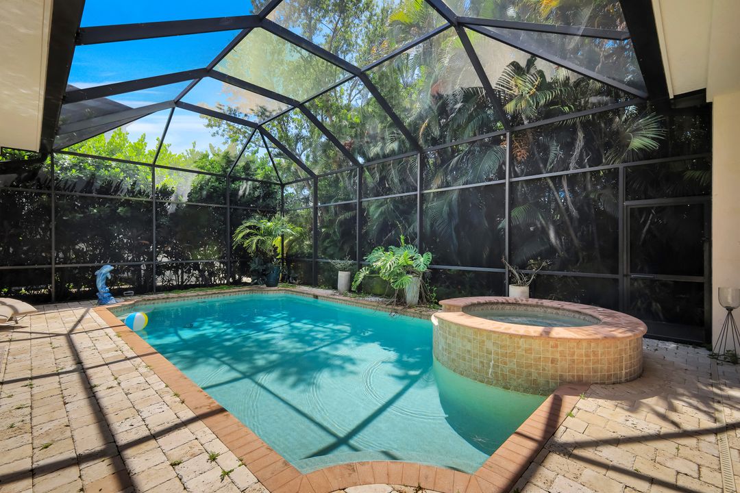 1455 Hemingway Pl, Naples, FL 34103