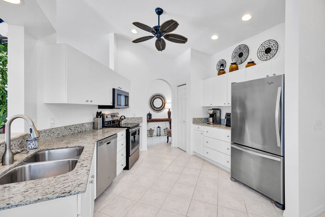 484 Crossfield Cir, Naples, FL 34104