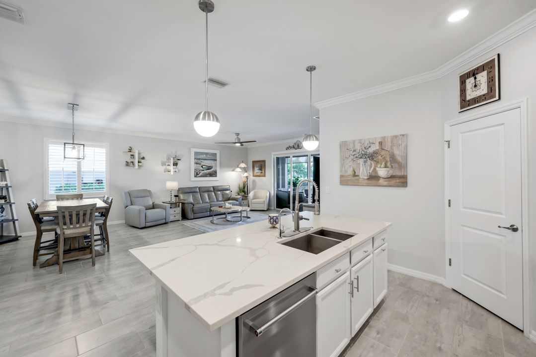 2193 Clementine St, Naples, FL 34120