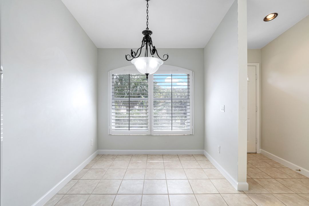 2055 Cascades Dr #4, Naples, FL 34112