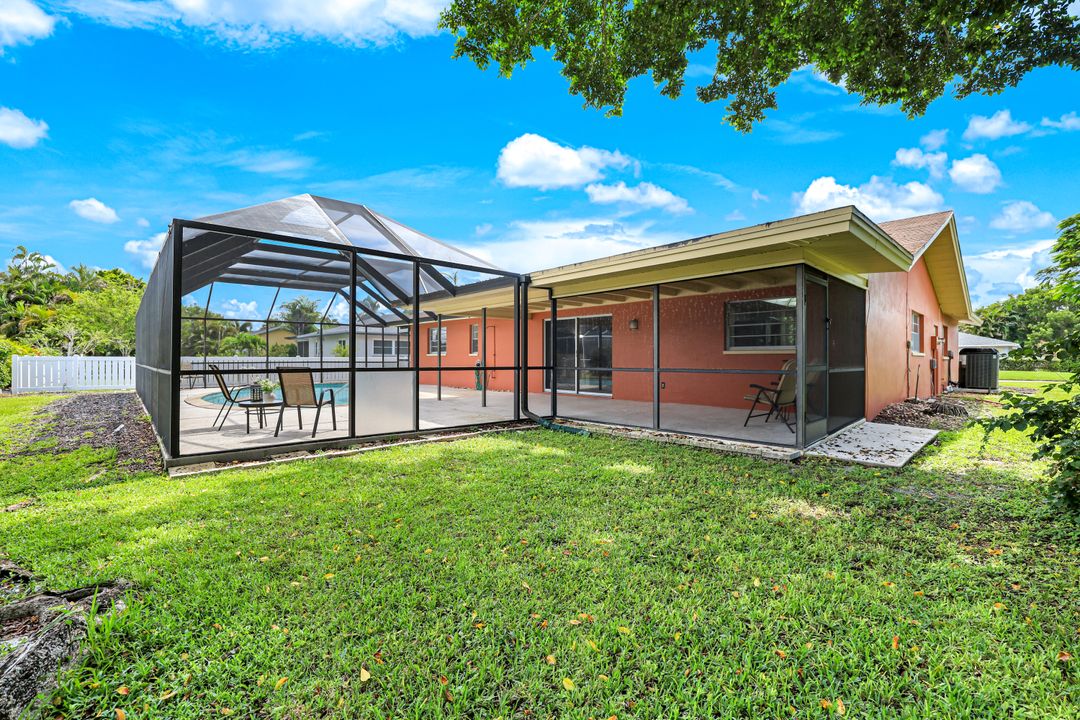 133 Briarcliff Ln, Naples, FL 34113