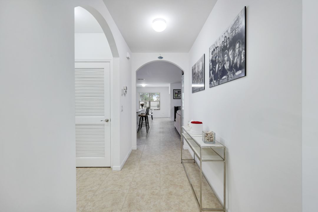 1323 SW 9th Ave, Cape Coral, FL 33991