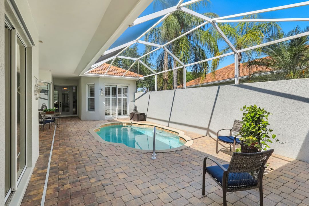 3232 Sundance Cir, Naples, FL 34109