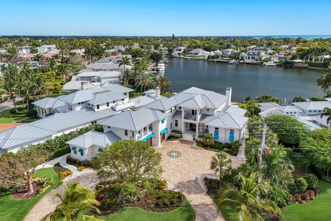 380 18th Ave S, Naples, FL 34102