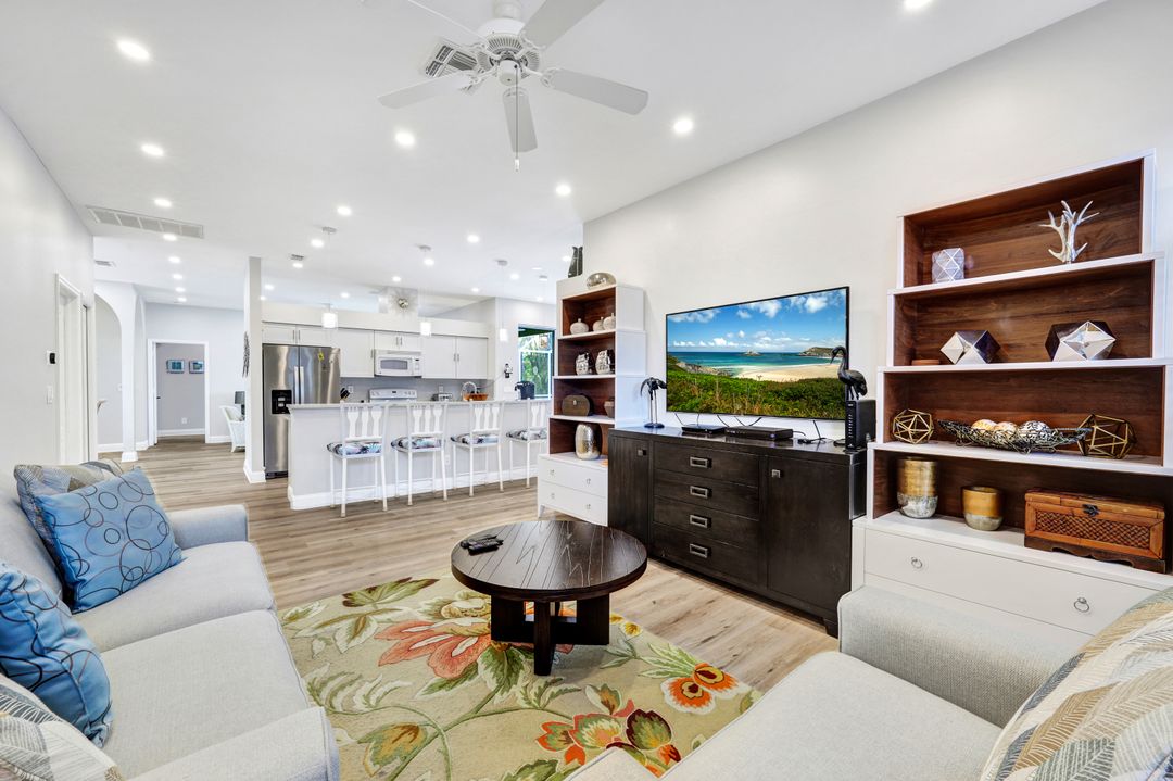 707 Teton Ct, Naples, FL 34104