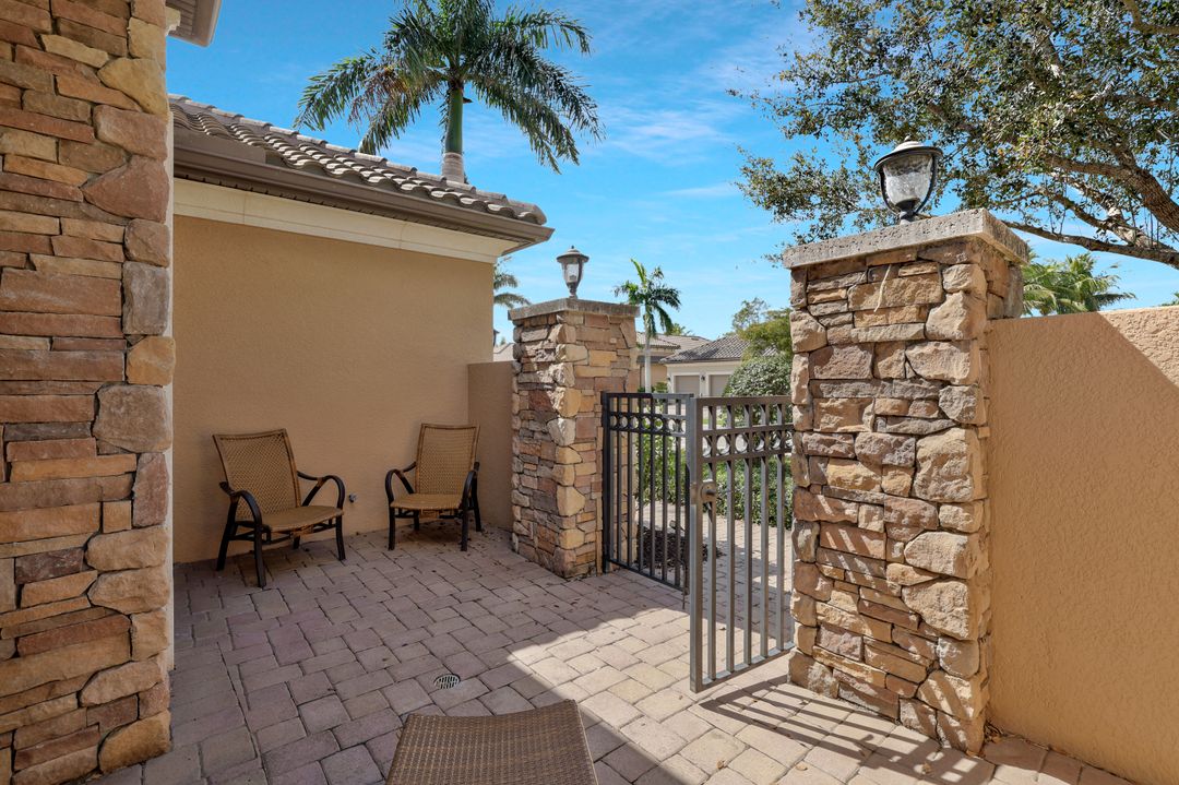 9568 Mussorie Ct, Naples, FL 34114