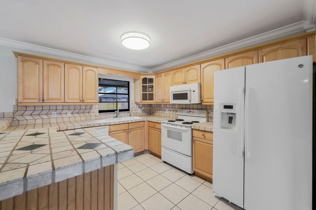 9052 Murcott Dr W, Fort Myers, FL 33967