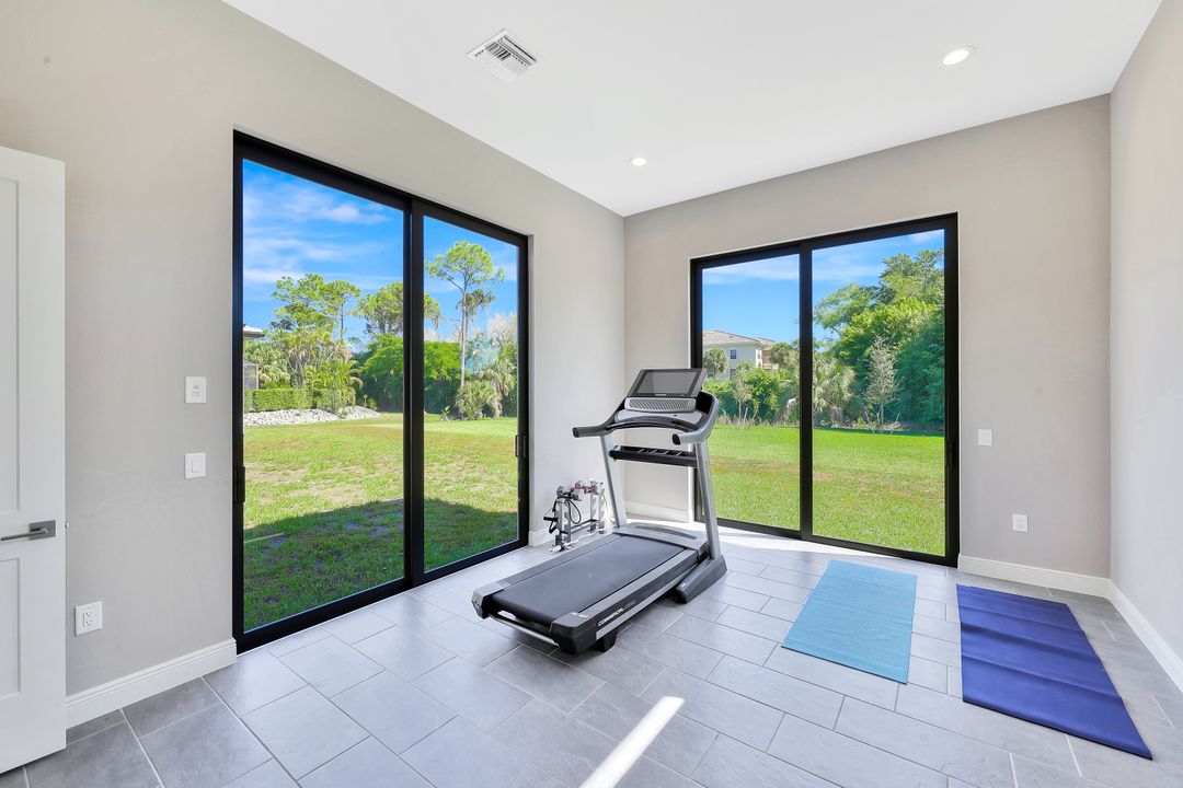 9188 The Ln, Naples, FL 34109