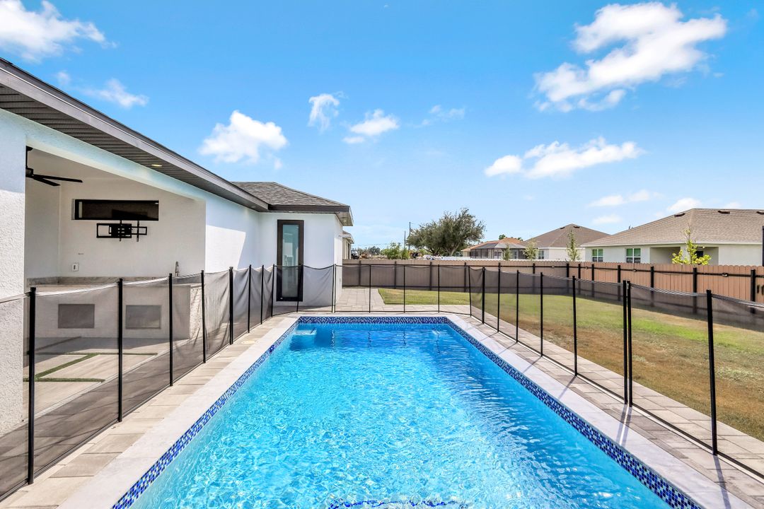 502 SW 25th Pl, Cape Coral, FL 33991