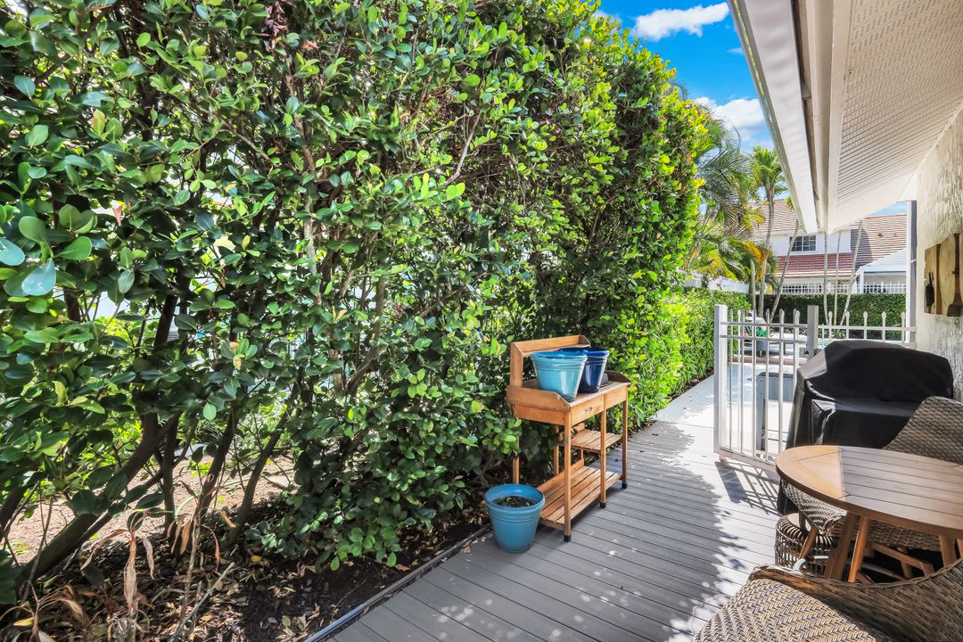 2128 Paget Cir, Naples, FL 34112