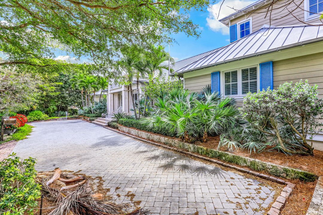 266 15th Ave S, Naples, FL 34102