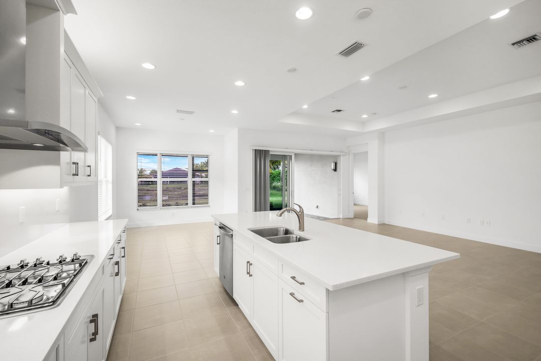 11805 Drake Ln, Naples, FL 34120