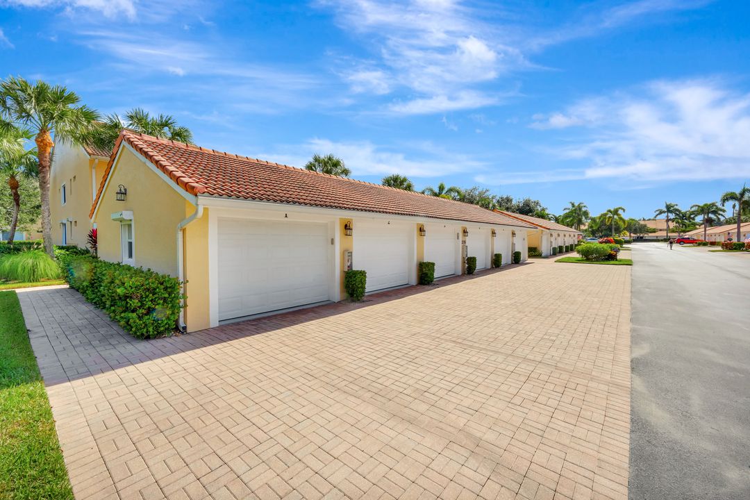 2395 Bayou Ln #01, Naples, FL 34112