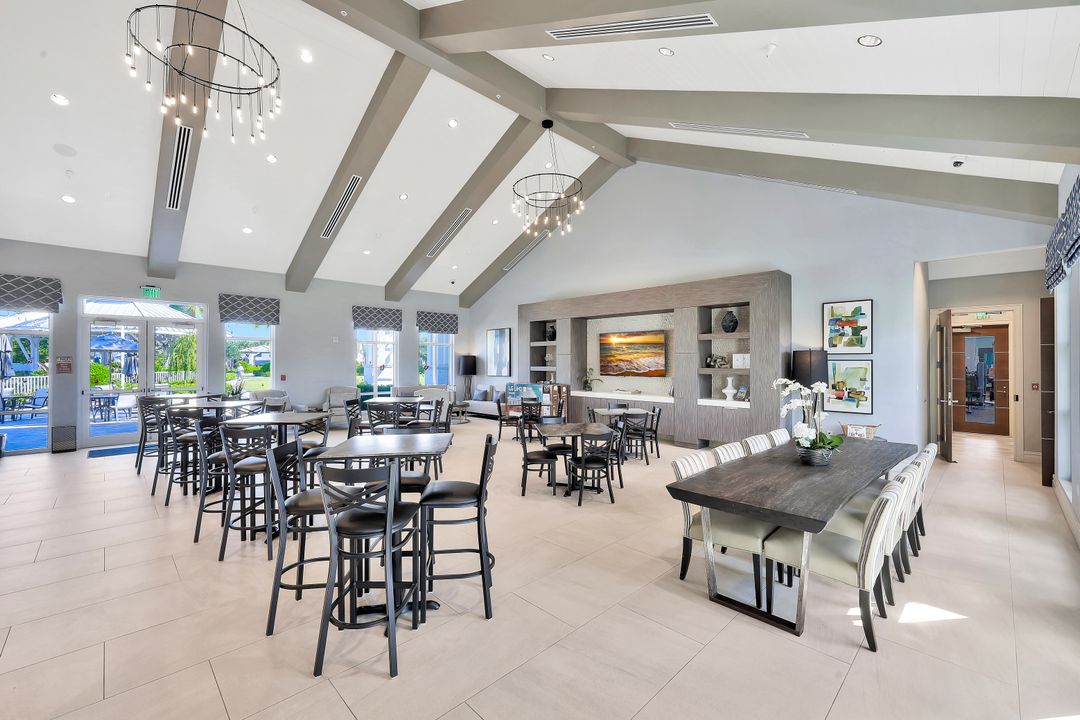 9721 Everglades Dr, Naples, FL 34120