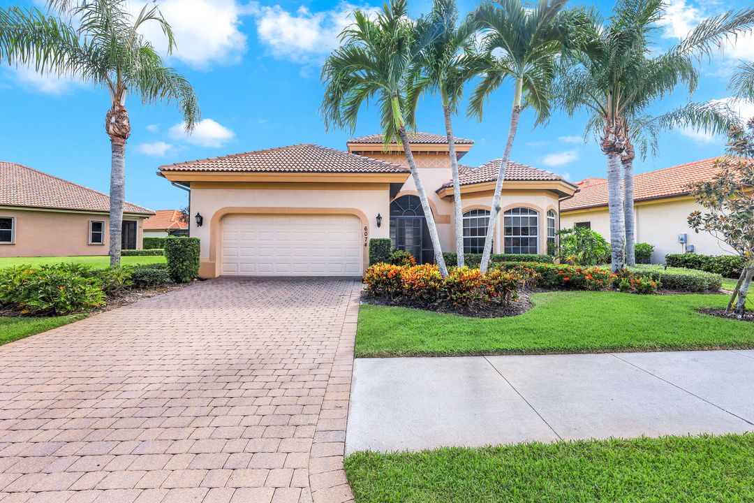 6074 Divot Ct, Naples, FL 34113