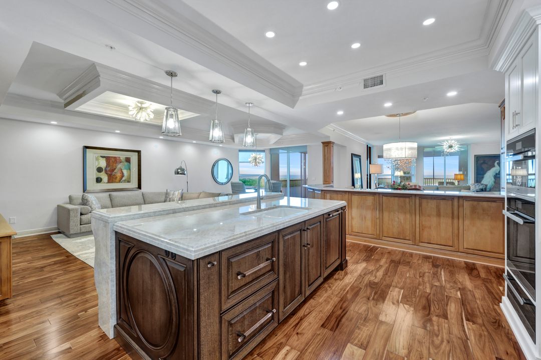 285 Grande Way #903, Naples, FL 34110