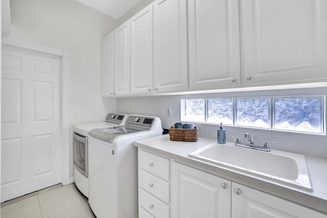 3713 Whidbey Way, Naples, FL 34119