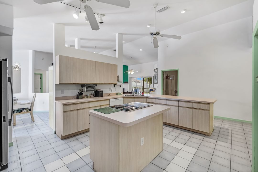 1208 SW 34th St, Cape Coral, FL 33914