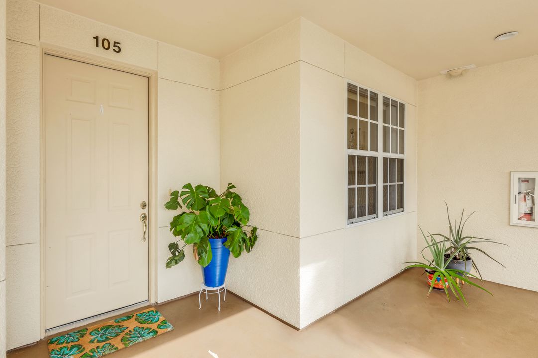 4843 Hampshire Ct #105, Naples, FL 34112