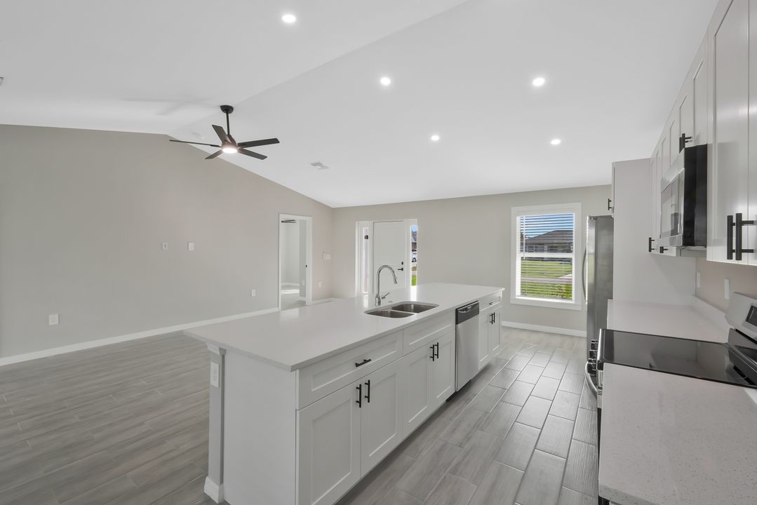 3804 NE 9th Pl, Cape Coral, FL 33909