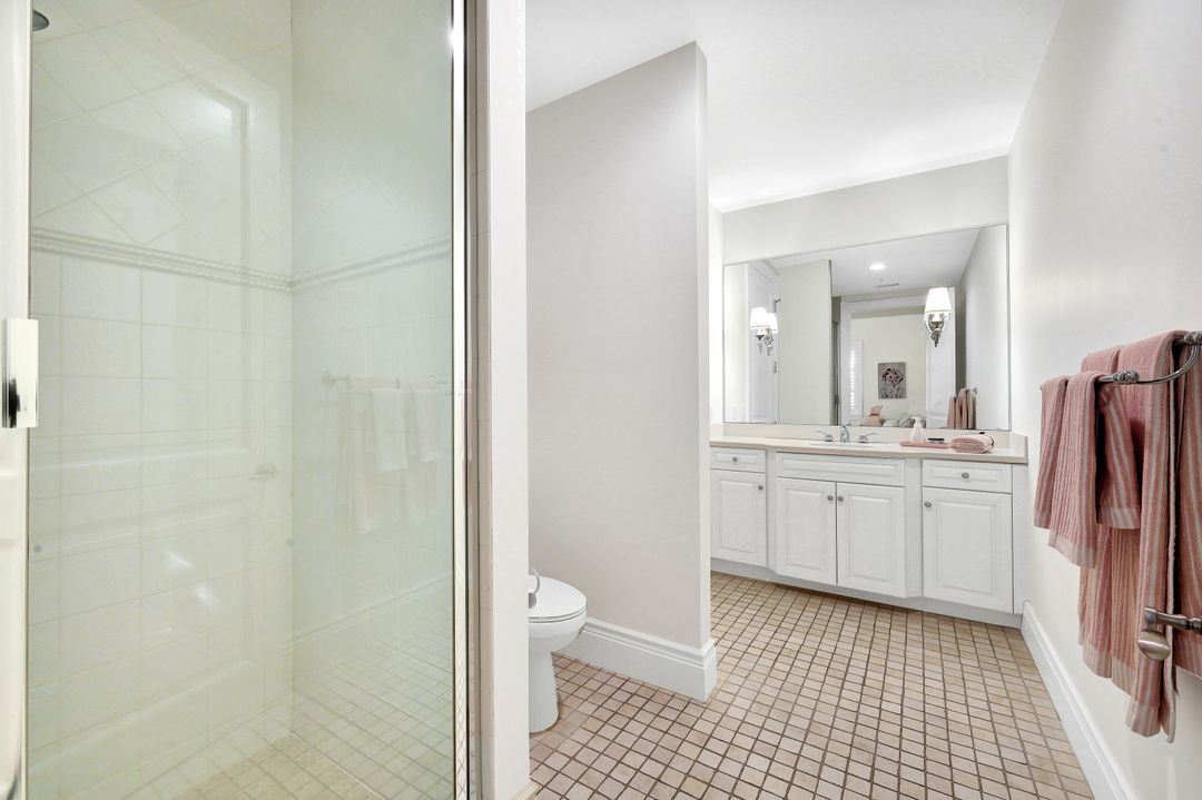 1400 Gulf Shore Blvd N #203, Naples, FL 34102