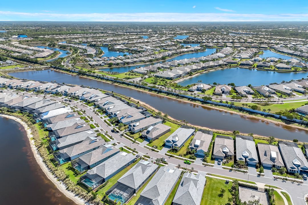 8850 Calypso Ct, Naples, FL 34112