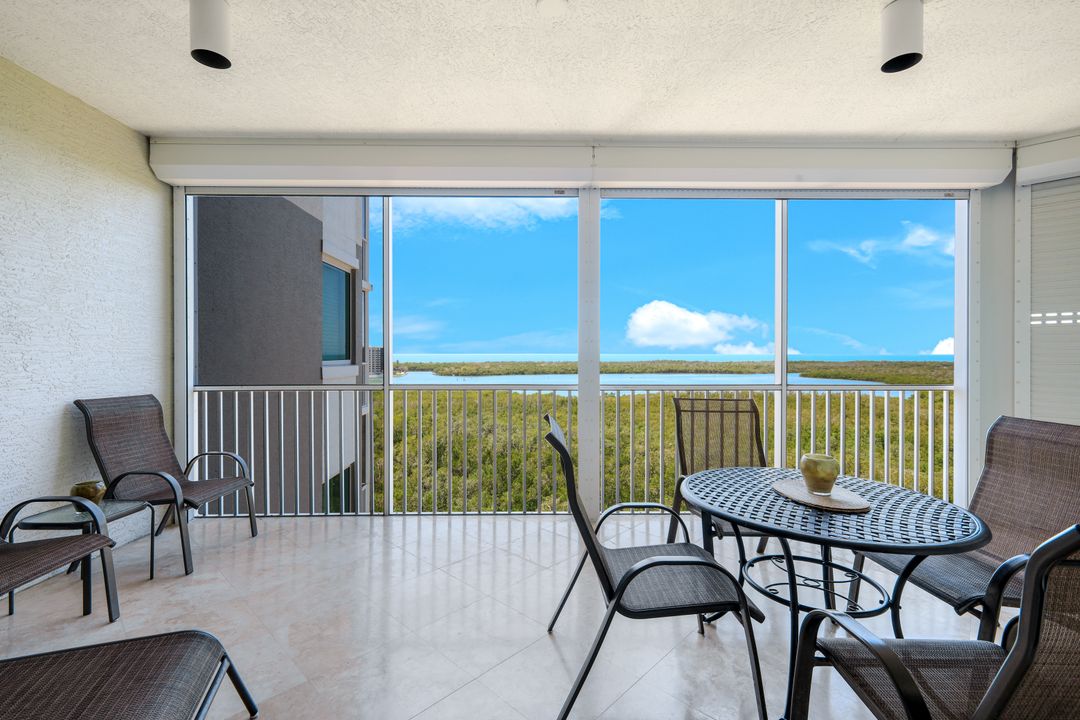 265 Indies Way #904, Naples, FL 34110