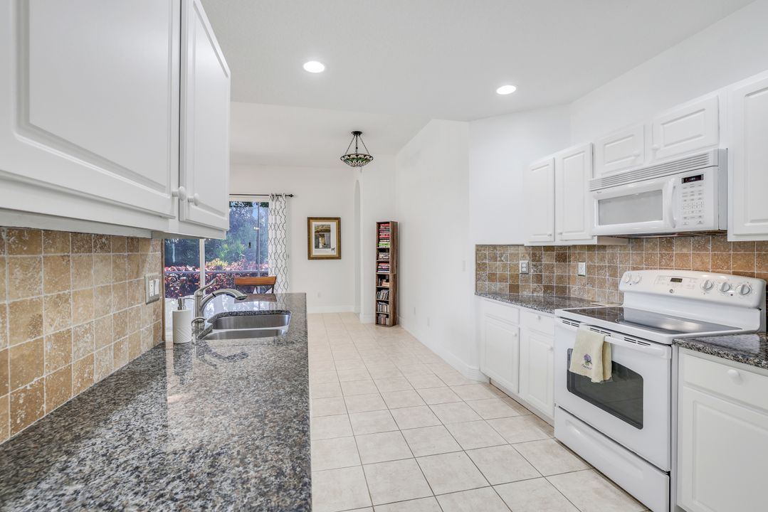 994 Eastham Way #101, Naples, FL 34104