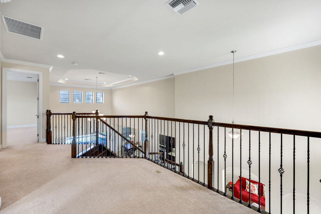 10101 Florence Cir, Naples, FL 34119