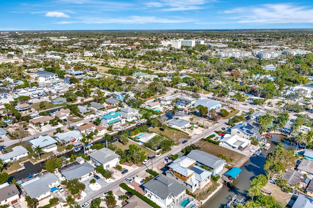 2750 Gulfview Dr, Naples, FL 34112