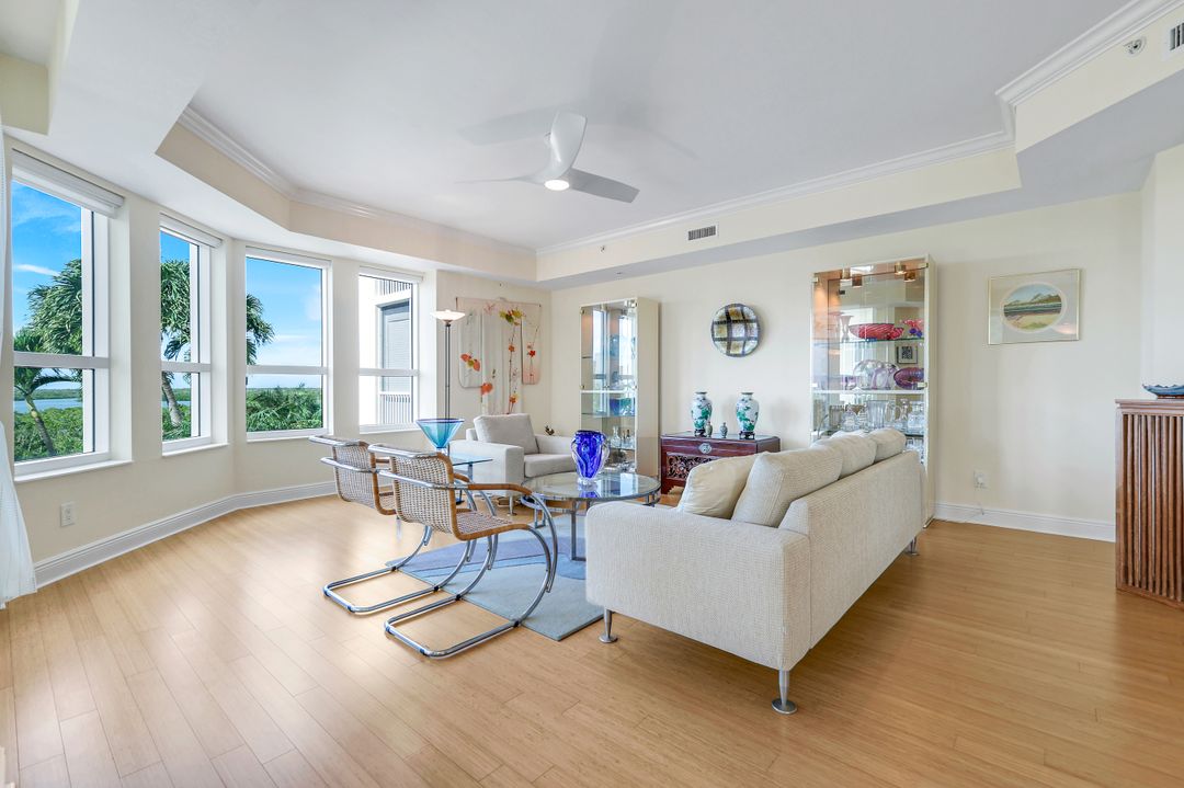 285 Grande Way #401, Naples, FL 34110