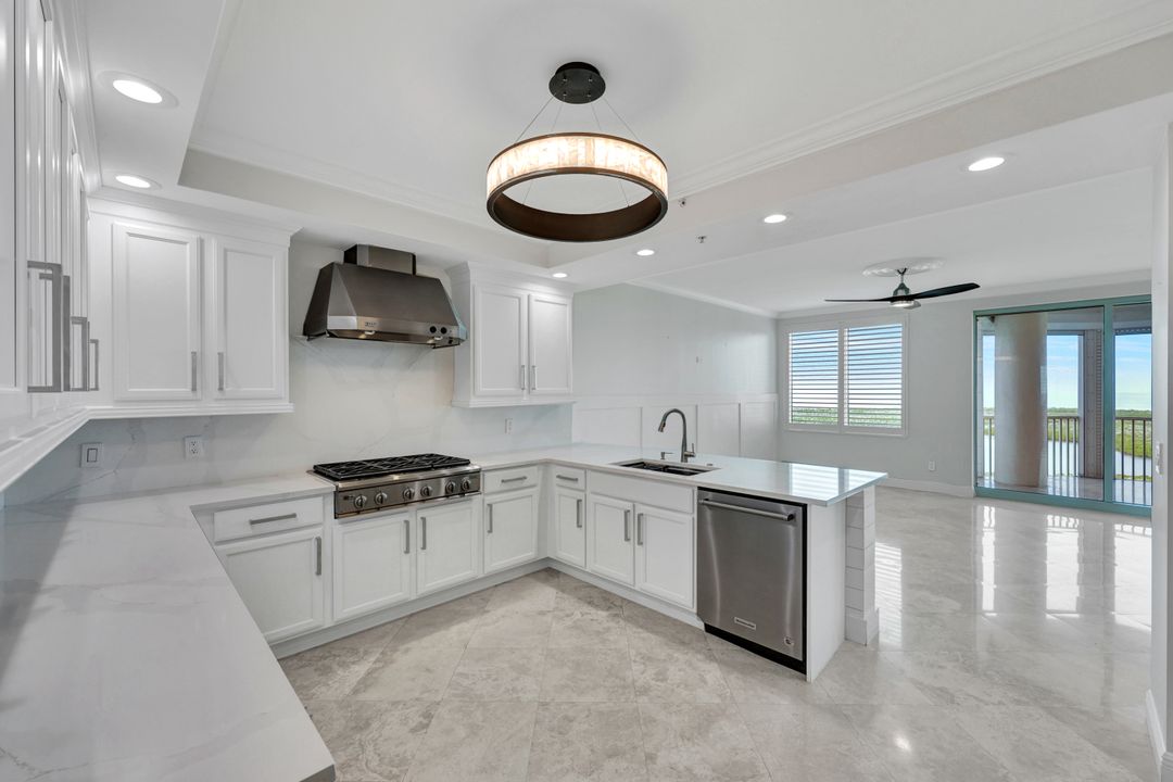 275 Indies Way #1703, Naples, FL 34110