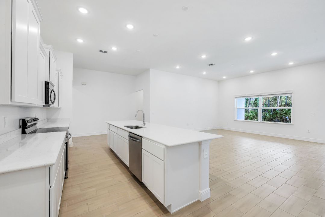 2614 54th Ave NE, Naples, FL 34120