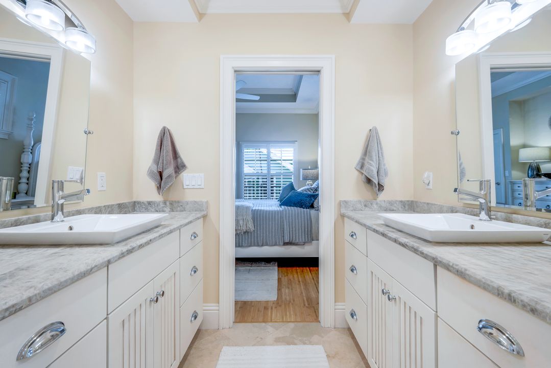 331 3rd Ave S #4, Naples, FL 34102