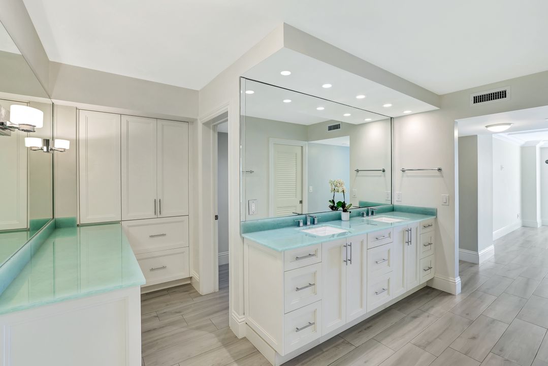 4401 Gulf Shore Blvd N #205, Naples, FL 34103