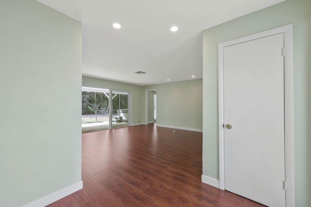 523 E Valley Dr, Bonita Springs, FL 34134