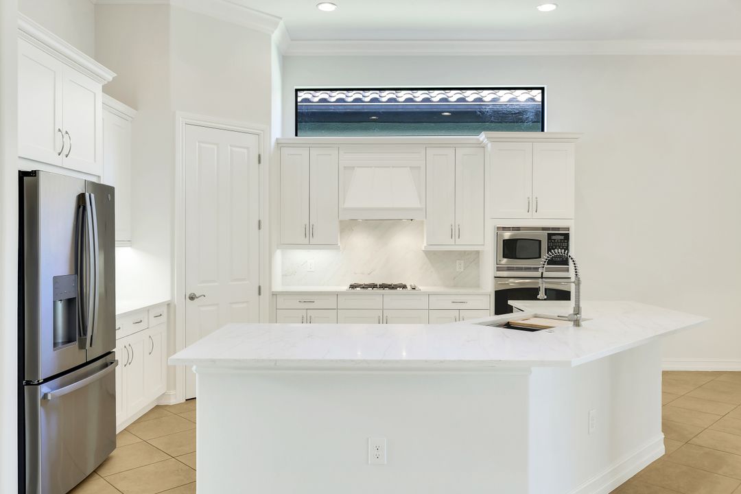 6419 Vivaldi Ct, Naples, FL 34113