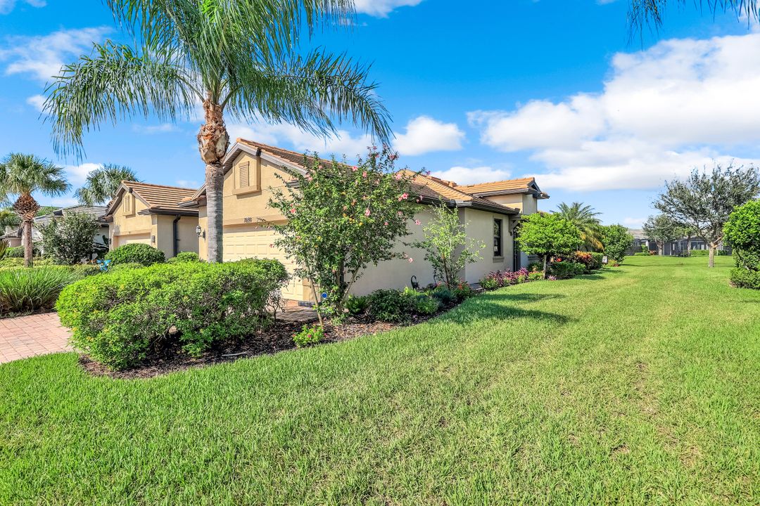 7659 Jacaranda Ln, Naples, FL 34114
