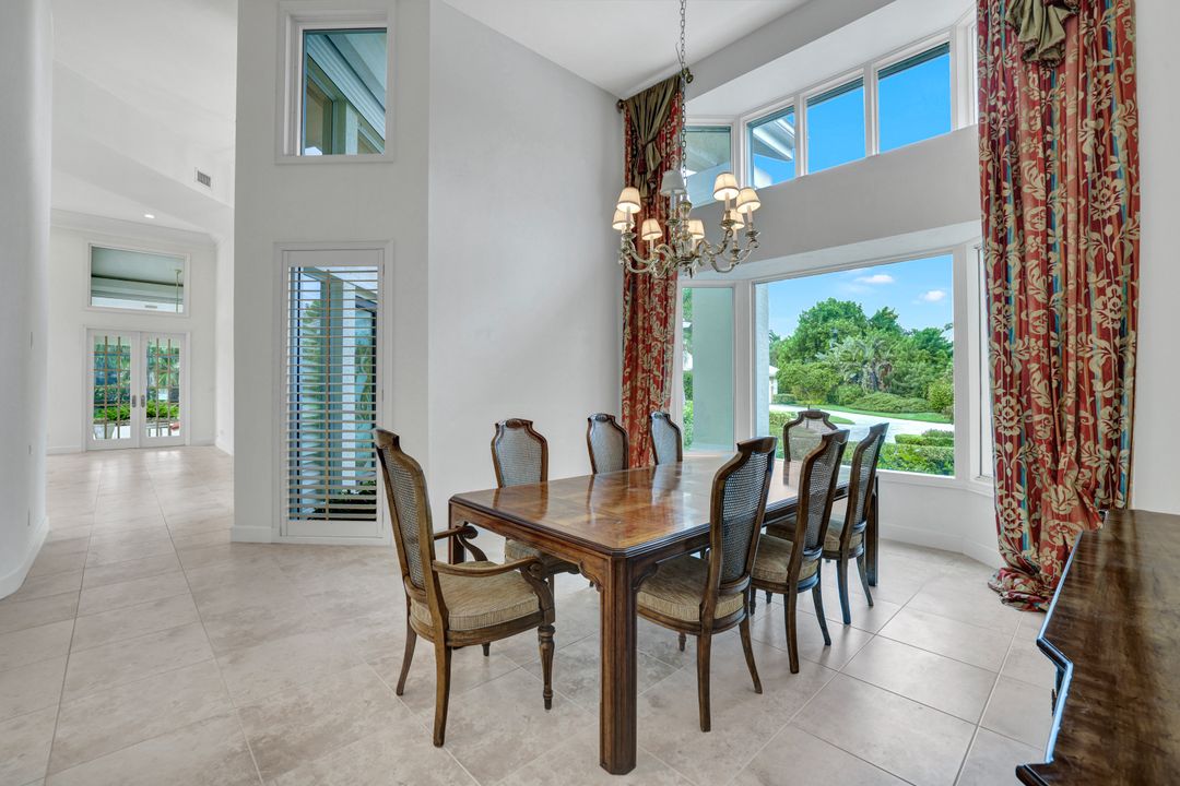 695 Ardmore Ln, Naples, FL 34108