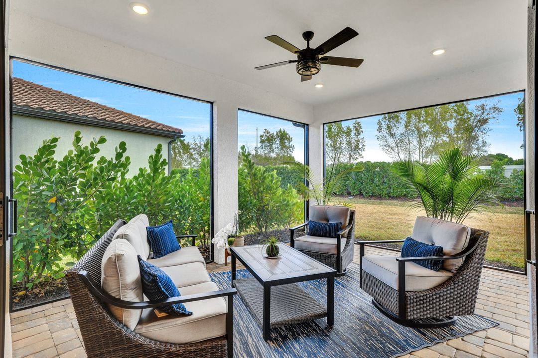 1952 Yellowfin Cir, Naples, FL 34114