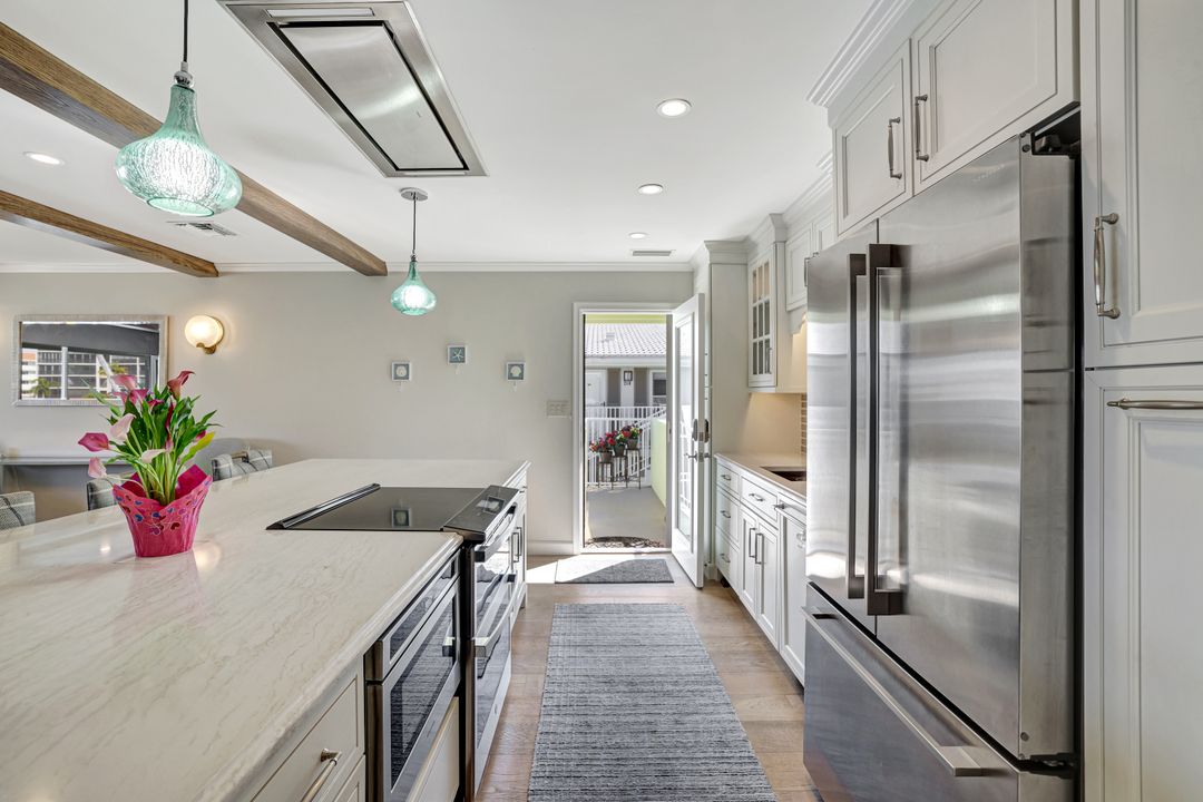 2850 Gulf Shore Blvd N  #201, Naples, FL 34103