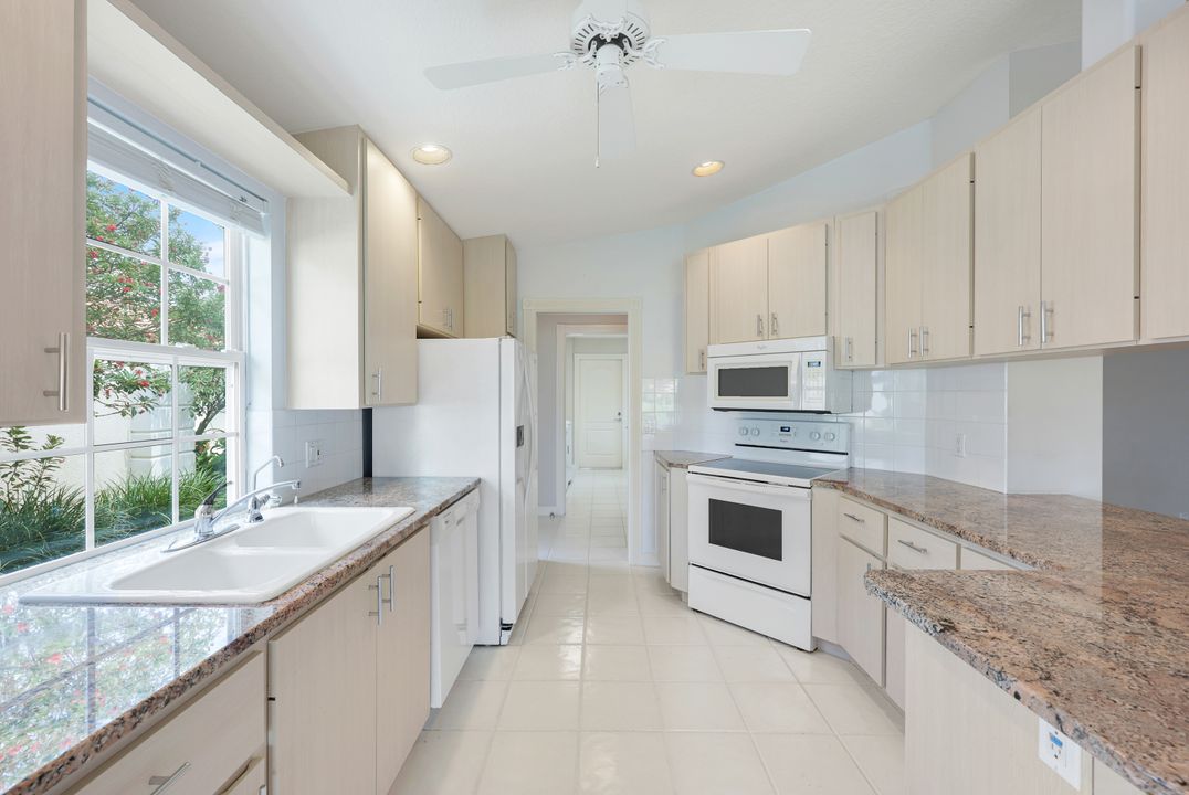 3556 El Verdado Ct, Naples, FL 34109
