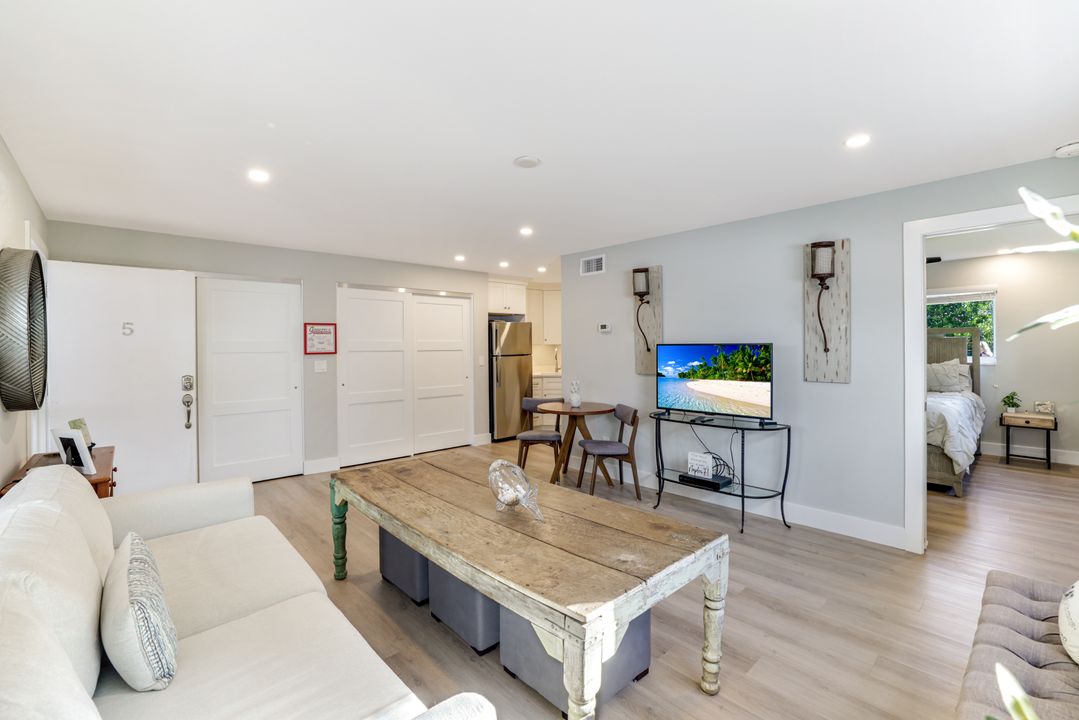 780 10th Ave S #5, Naples, FL 34102