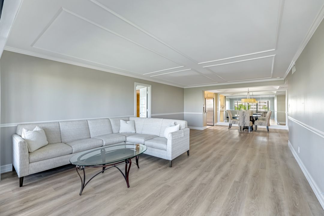 3430 Gulf Shore Blvd N #5J, Naples, FL 34103