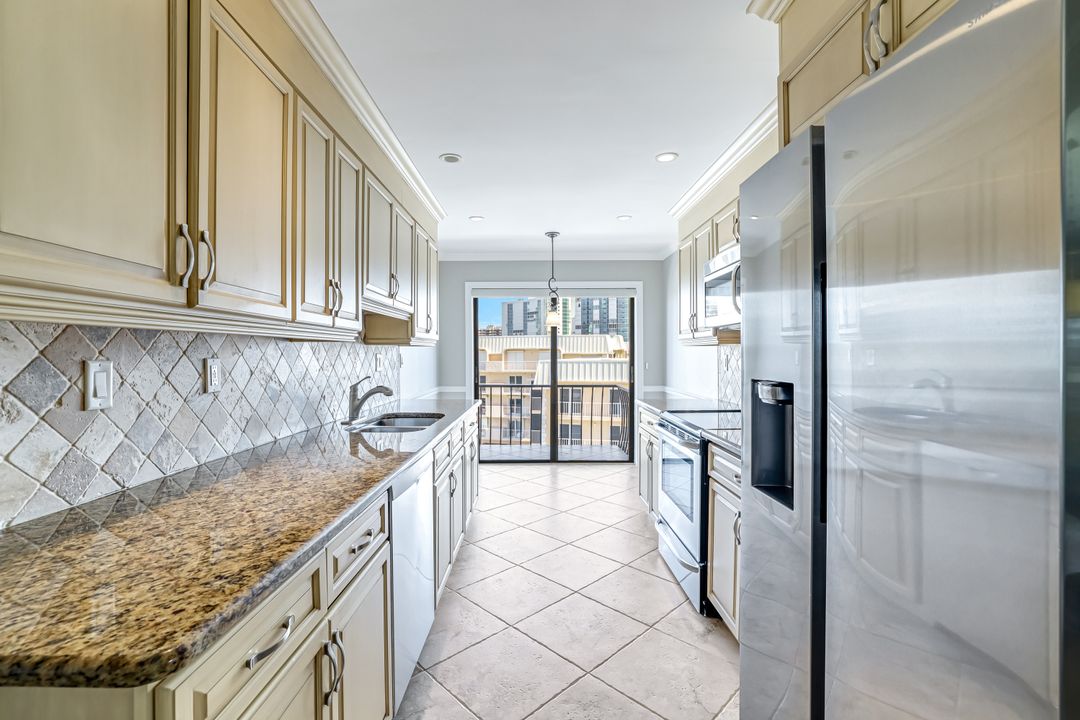 3430 Gulf Shore Blvd N #5J, Naples, FL 34103